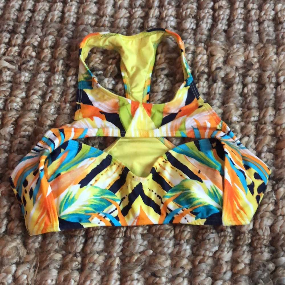Swimsuit - Picture 3 of 4